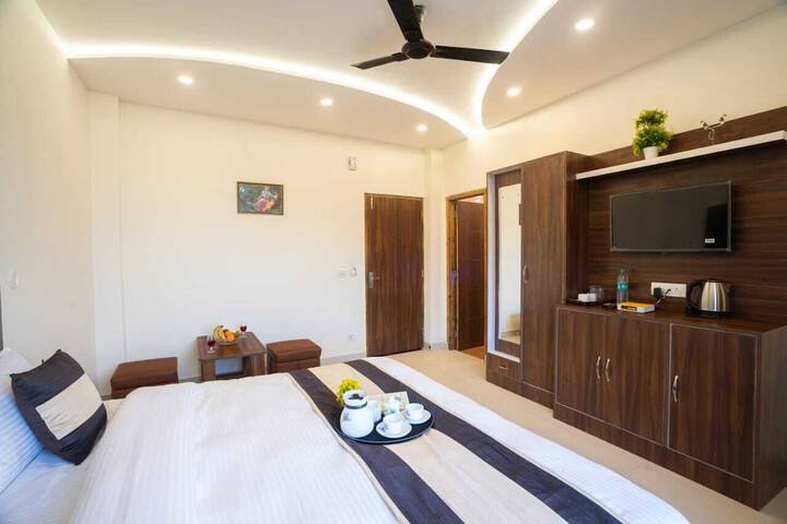 Room 8 of 32