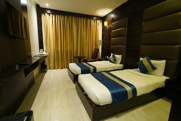 Room 8 of 22