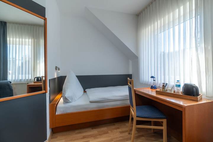 Room 5 of 15