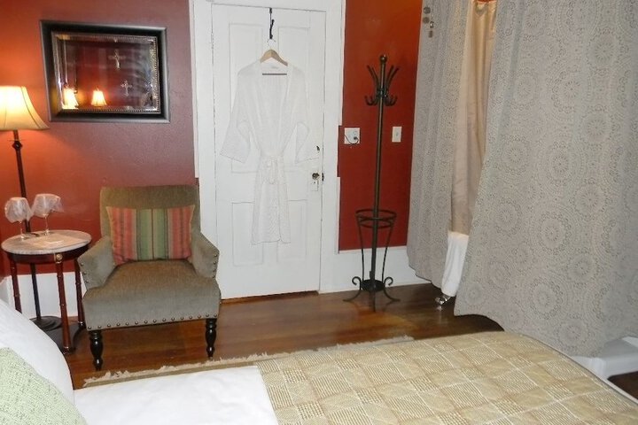 Room 2 of 46