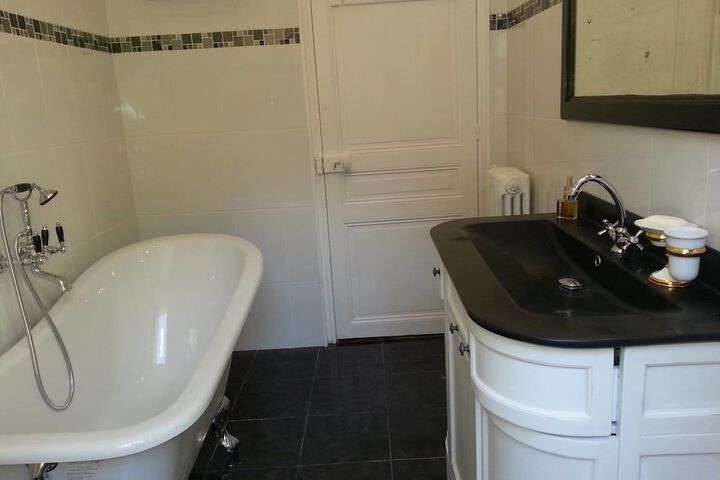 Room 7 of 14