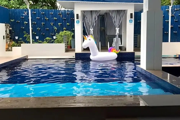 Pool 14 of 20