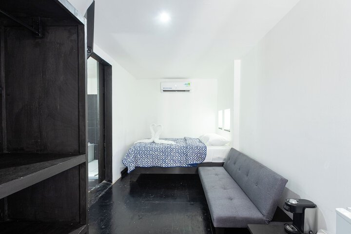Room 14 of 136