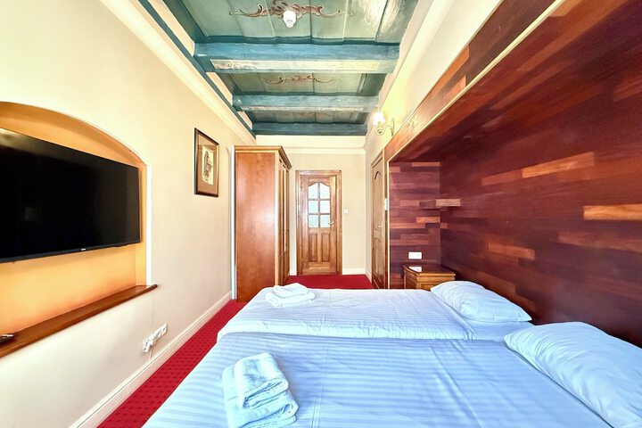 Room 17 of 26
