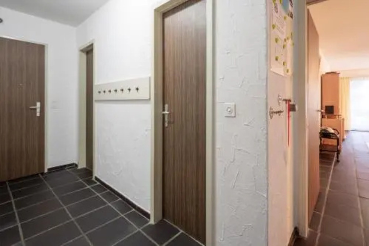 Room 8 of 12