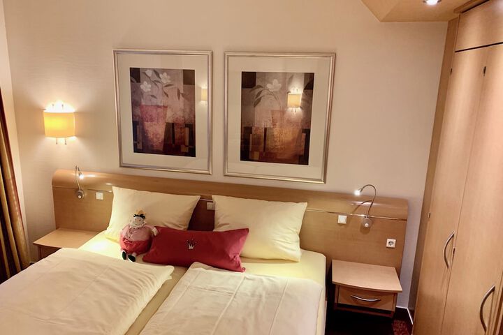 Room 45 of 102