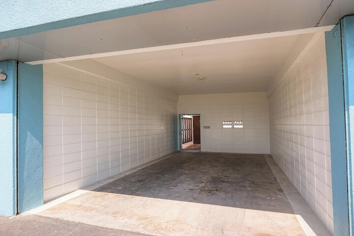 Room 4 of 11