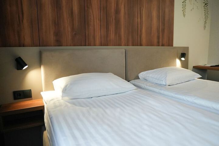 Room 28 of 67