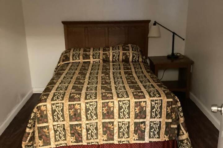 Room 6 of 25