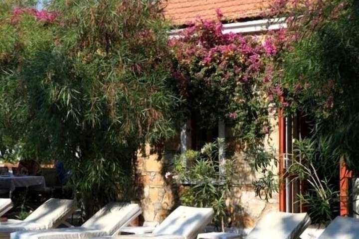 Hotel with Pool