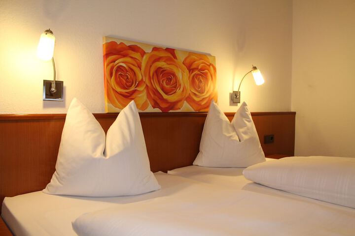 Room 7 of 18