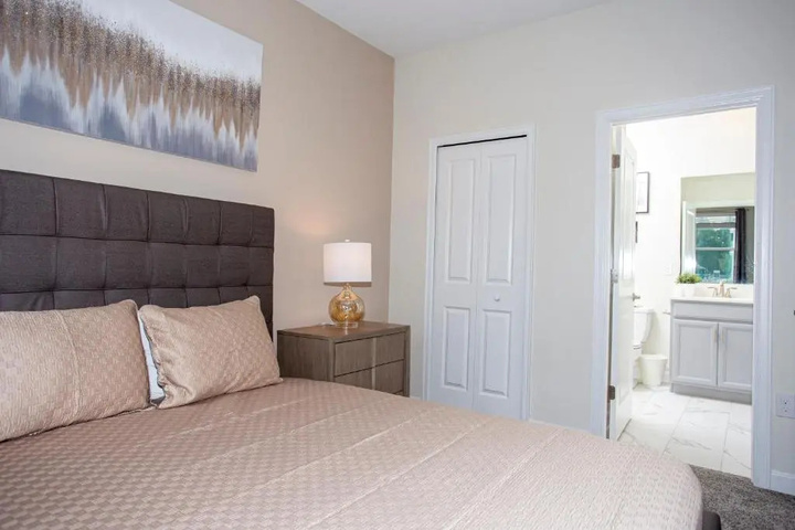 Room 4 of 27