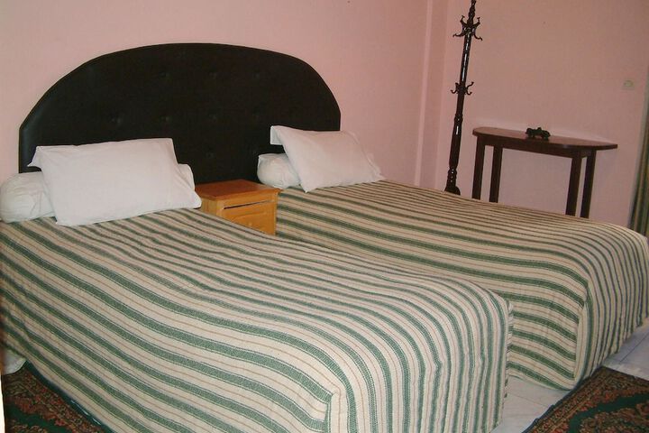 Room 5 of 10