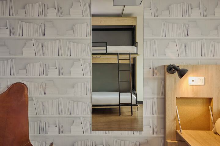 Room 33 of 72