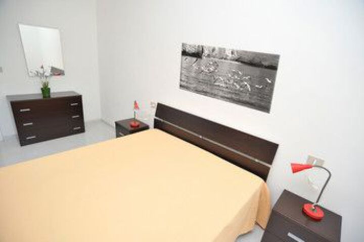 Room 14 of 30