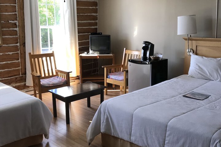 Room 10 of 102