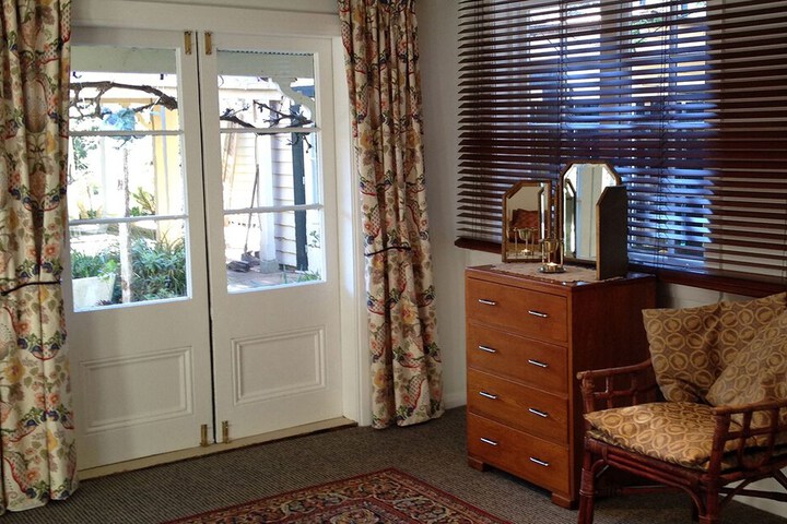 Room 5 of 48