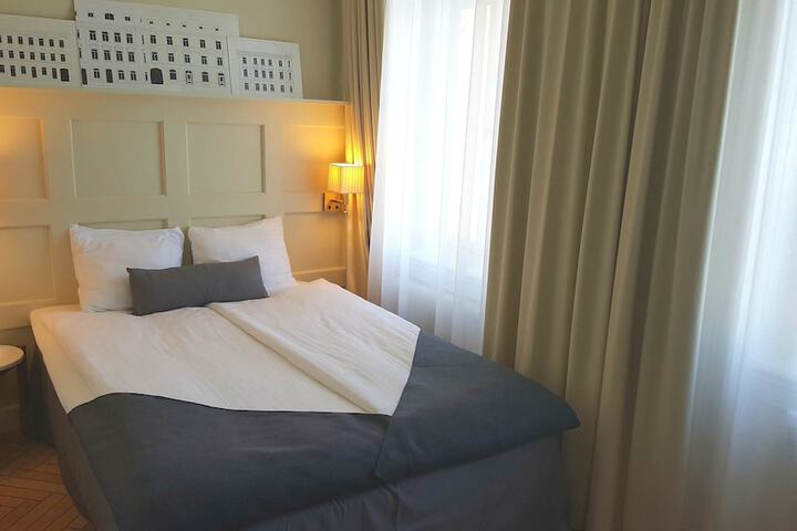 Room 33 of 141