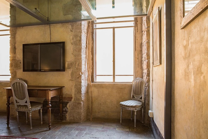 Room 3 of 21