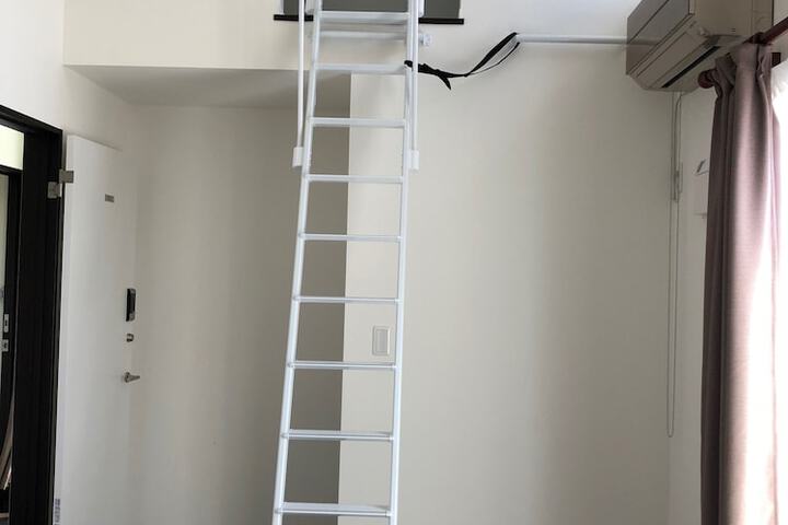 Room 6 of 11