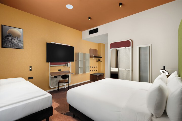 Room 10 of 170