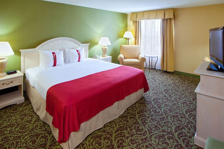 Premium King Bed (7 of 22)
