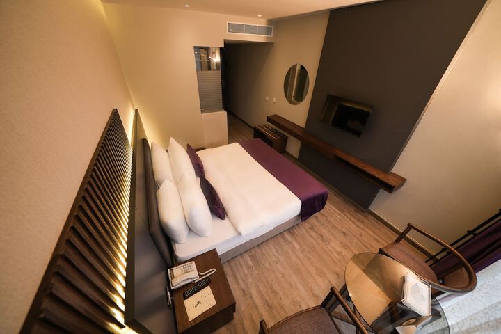 Room 53 of 99