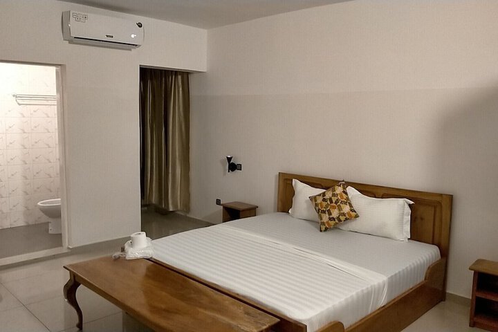 Room 9 of 18