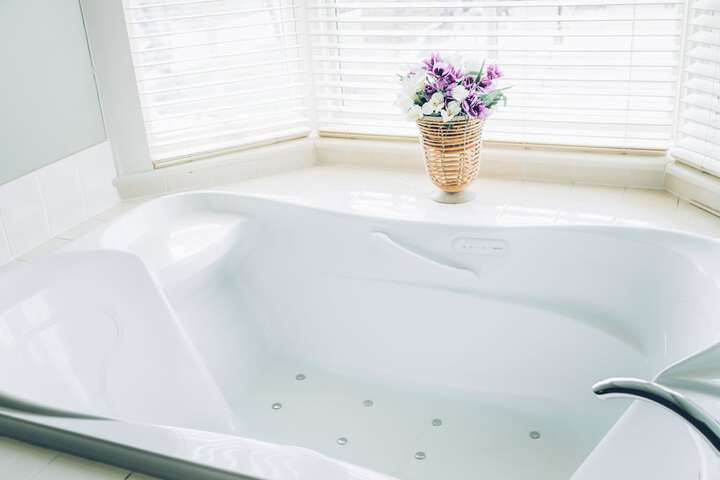 Jetted tub