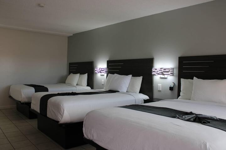 Room 7 of 65