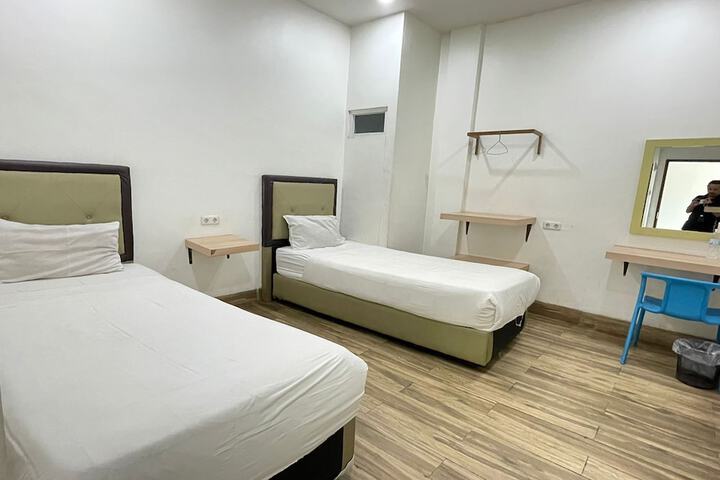 Room 12 of 35