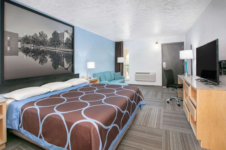 1 King Bed (7 of 15)