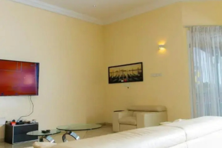 Room 5 of 11