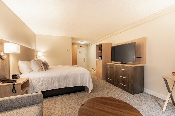 Room 52 of 108