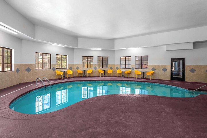 Pool 30 of 40