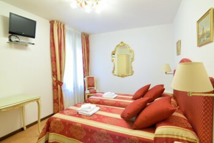Room 16 of 53