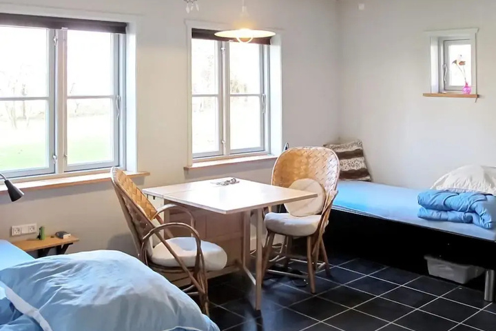 Room 4 of 15