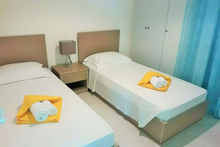 Room 4 of 12