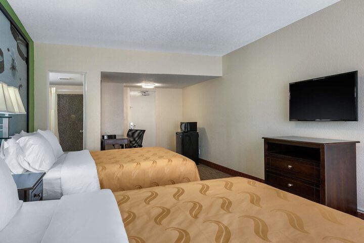 2 Double Beds with View (12 of 19)