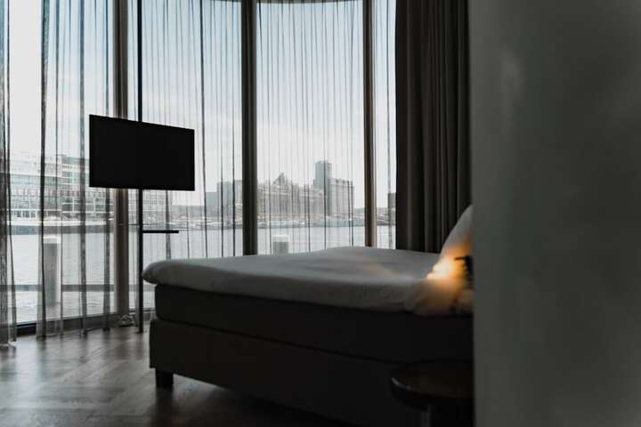 Room 82 of 115