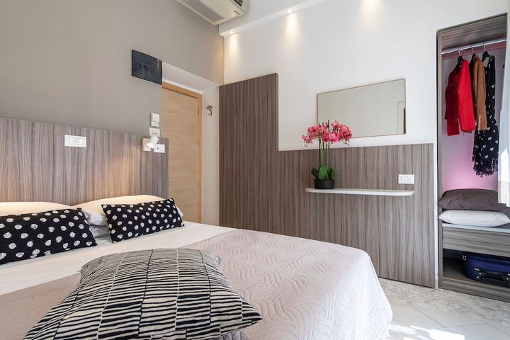 Room 15 of 115