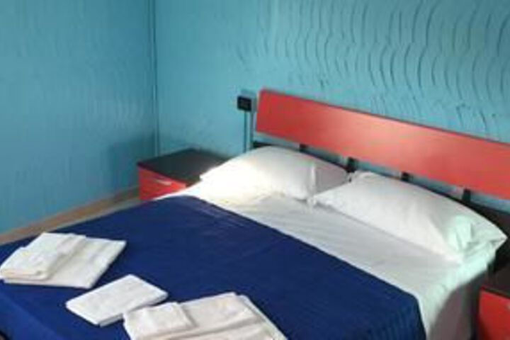 Room 33 of 48