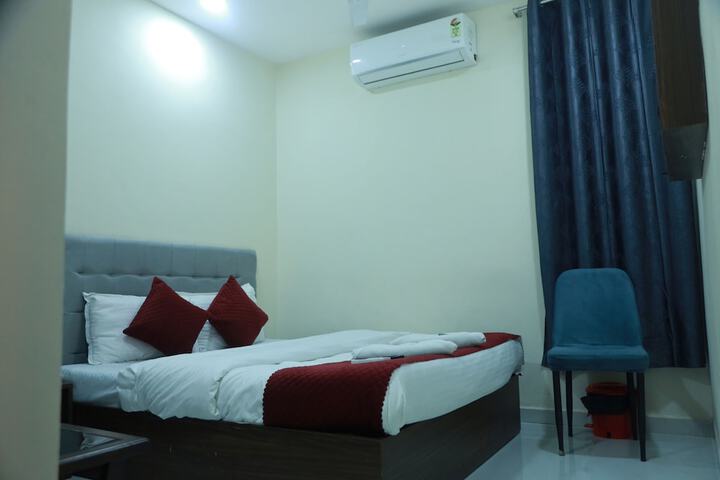 Room 10 of 19