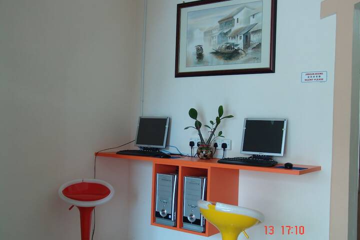 Business Center 15 of 19