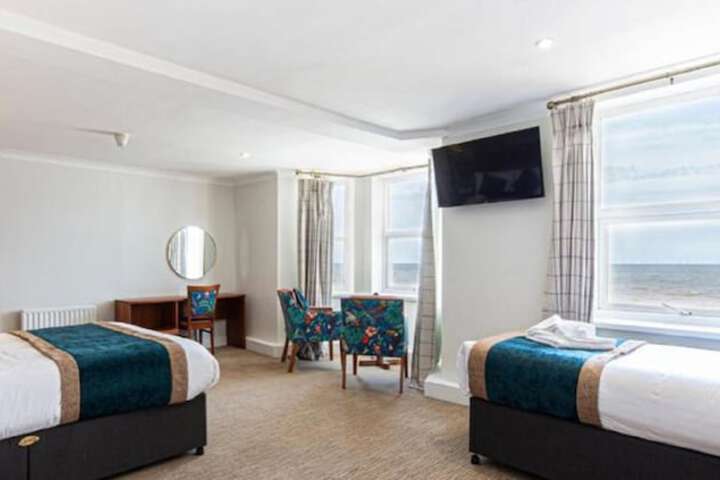 Room 41 of 193