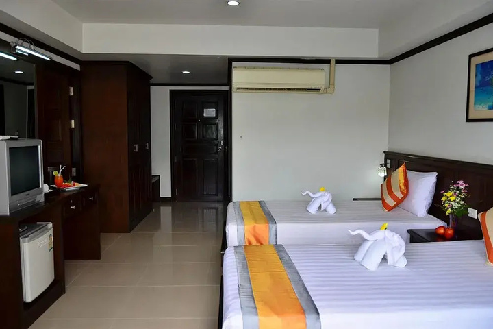 Room 5 of 20