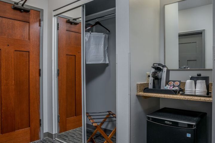 Room 10 of 56