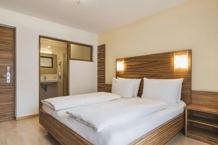 Room 6 of 23