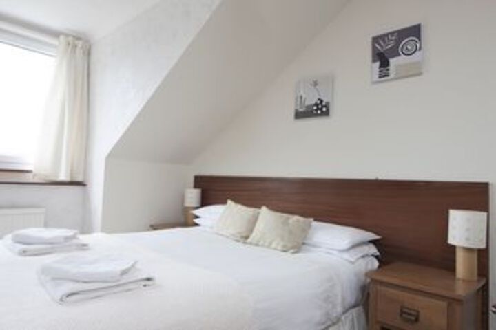 Room 7 of 16
