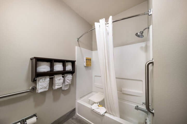 1 King Accessible Comast Bathtb Full Breakfast (7 of 22)